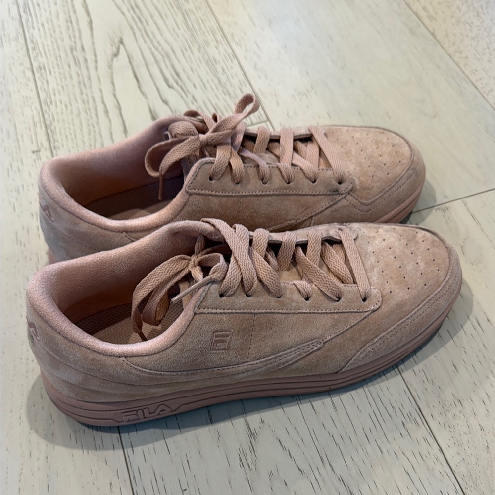 Barely Worn Men’s Fila Pink Sneakers Size 8.5